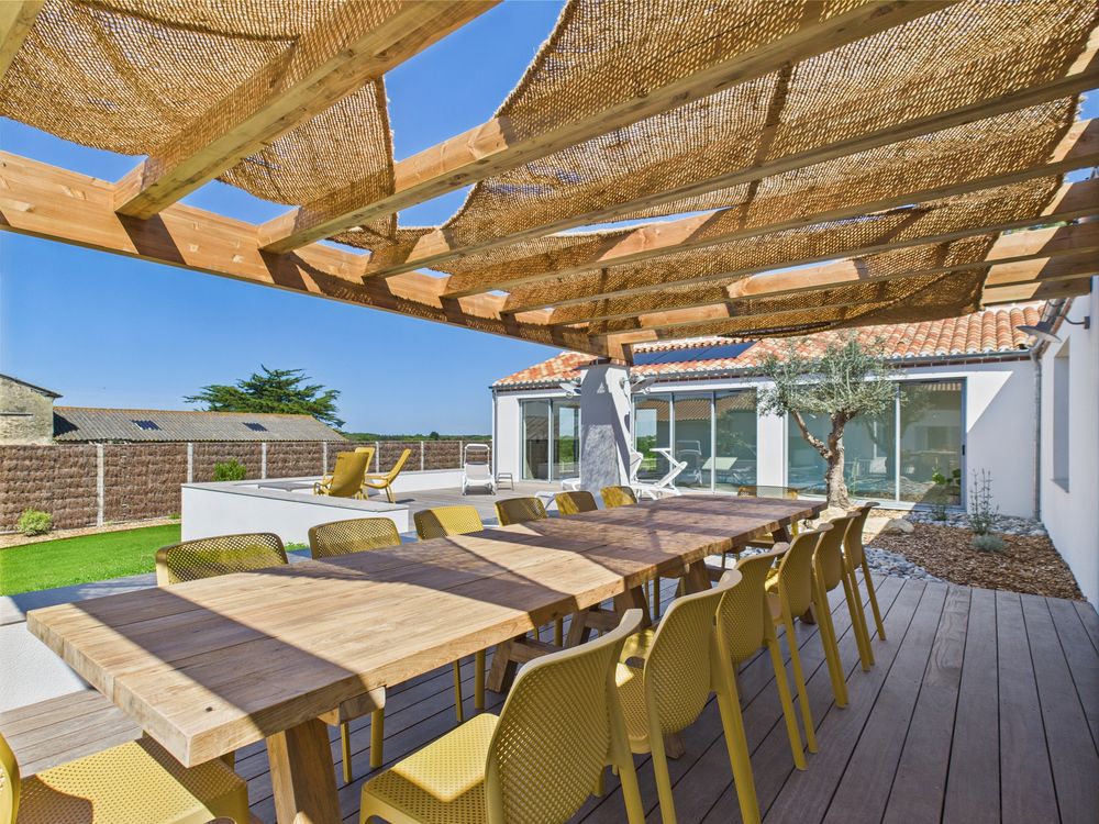 gite-de-la-boutiniere_exterieur_table_1